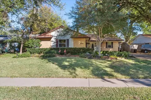 2513 Timberlake Dr, Irving, TX 75062