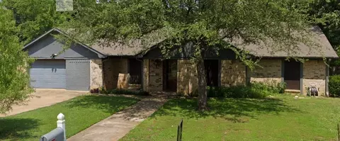 1025 Laurel Ln, Paris, TX 75460