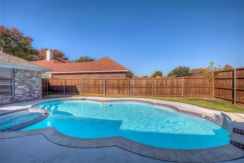 3109 Riverview Dr, Mesquite, TX 75181