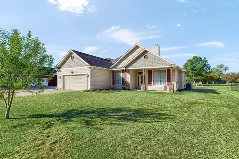 213 Cayuga Trl N, Lake Kiowa, TX 76240
