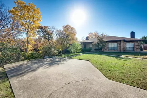 2612 Shady Turf Ct, Bedford, TX 76022