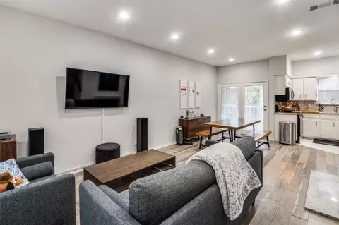 2728 Reagan St #202, Dallas, TX 75219