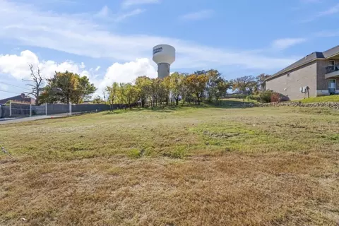655 NW Jayellen Ave, Burleson, TX 76028