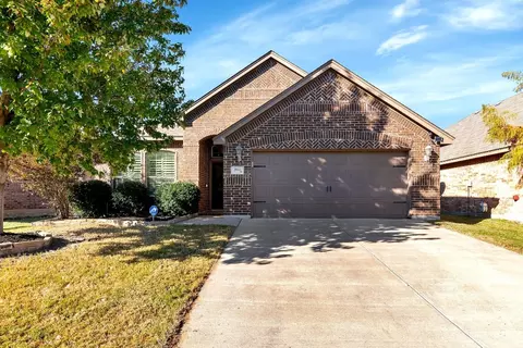 5921 Black Bass Dr, Fort Worth, TX 76179