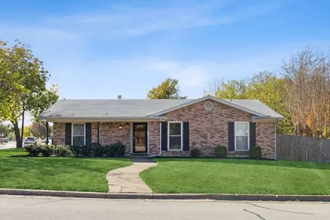 7536 Maple Dr, North Richland Hills, TX 76180
