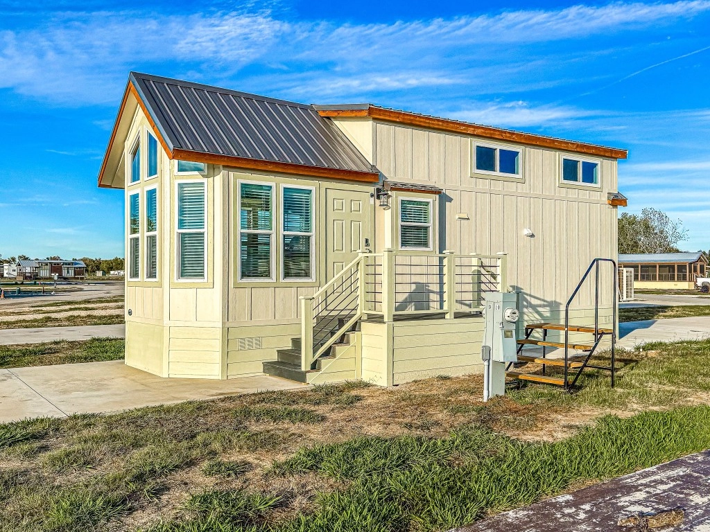 6388 Peninsula Pt  