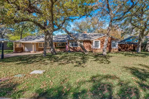5705 Blueridge Dr, Fort Worth, TX 76112
