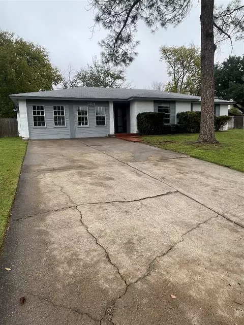 304 Asbury Cir, Euless, TX 76039