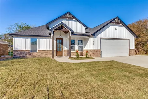 613 Hallvale Dr, White Settlement, TX 76108