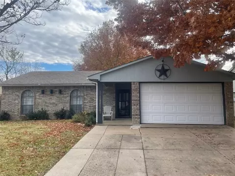 1513 Santa Fe Trl, Grand Prairie, TX 75052