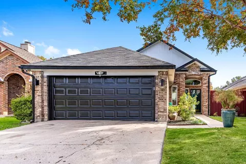 6716 Driffield Cir E, North Richland Hills, TX 76182