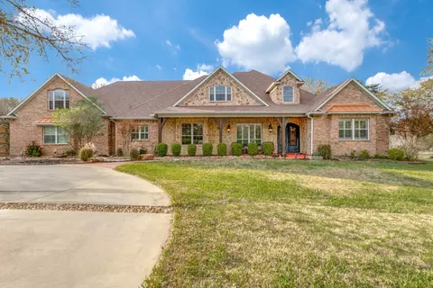 2761 S Lakeview Dr, Cedar Hill, TX 75104