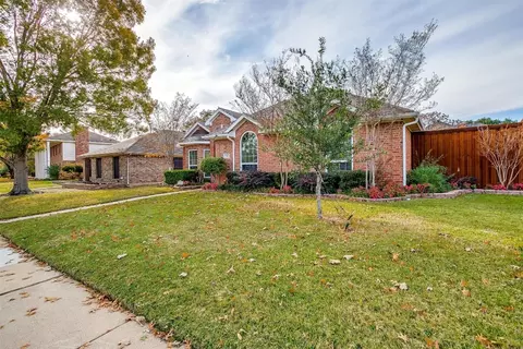 2701 Austin Dr, Mesquite, TX 75181