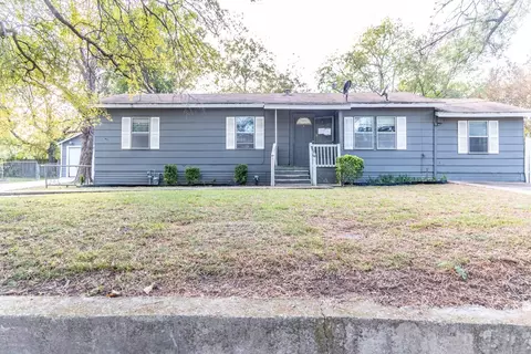 721 Thomas St, Bonham, TX 75418