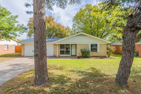 1328 Harrison Ln, Hurst, TX 76053
