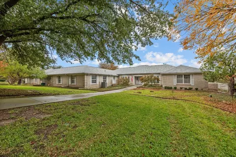 40 Bounty Rd W, Benbrook, TX 76132