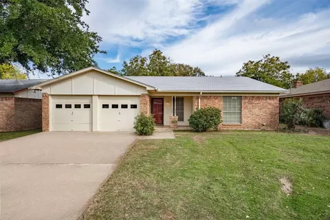 3054 Shane Dr, Haltom City, TX 76117
