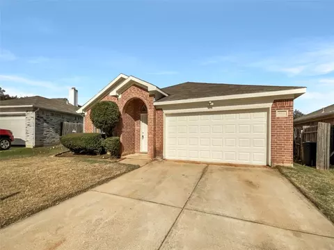 5511 Alta Verde Cir, Arlington, TX 76017