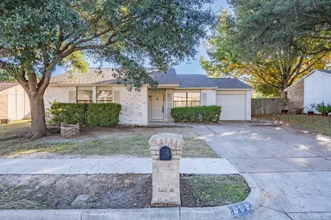 808 Levelland Dr, Arlington, TX 76017