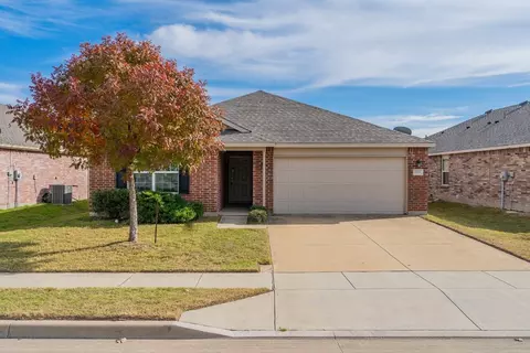 5901 Mountain Bluff Dr, Fort Worth, TX 76179