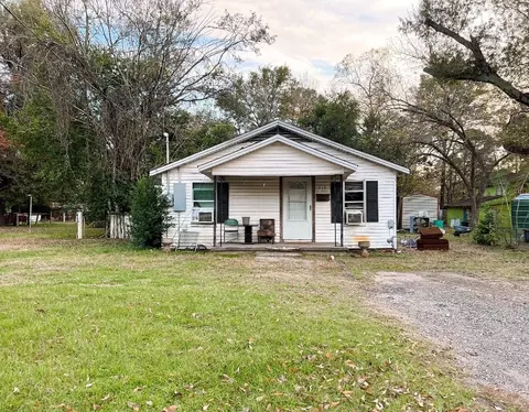 913 W 12th St, Mount Pleasant, TX 75455