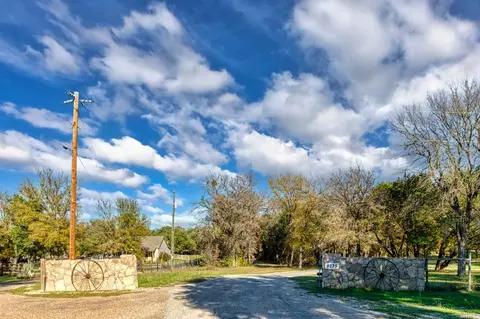 1990 Potts Ct, Granbury, TX 76048