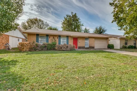 1109 Las Palmas Dr, Grand Prairie, TX 75052