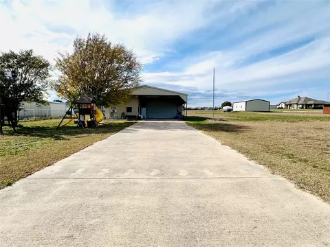 7901 Landers Ln, Fort Worth, TX 76135