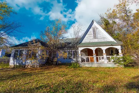 808 N Main St, Tioga, TX 76271