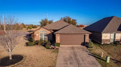 8901 Cheyenne Dr, Greenville, TX 75402