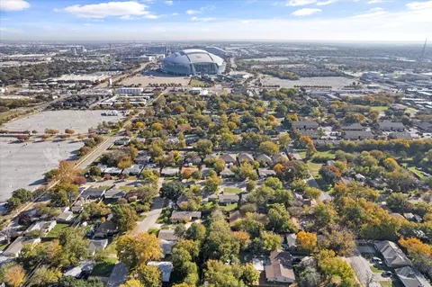 302 Burton Dr, Arlington, TX 76011