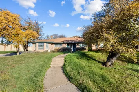 345 Somerset Cir, Bedford, TX 76022