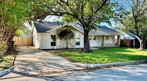 7416 Madeira Dr, Fort Worth, TX 76112