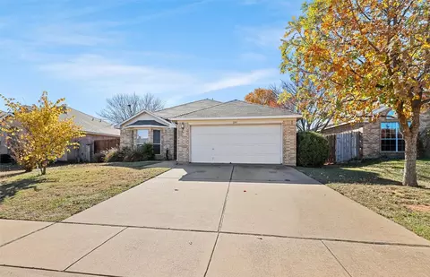 1241 Meadow Gln, Crowley, TX 76036