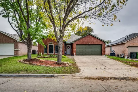 422 Hollyberry Dr, Mansfield, TX 76063