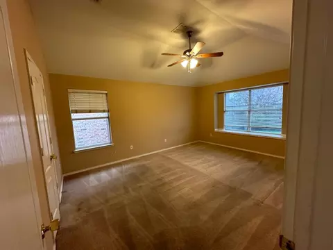 422 E Whitener Rd, Euless, TX 76040 photo 5
