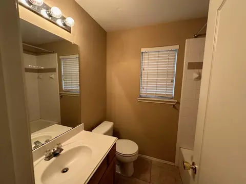 422 E Whitener Rd, Euless, TX 76040 photo 8