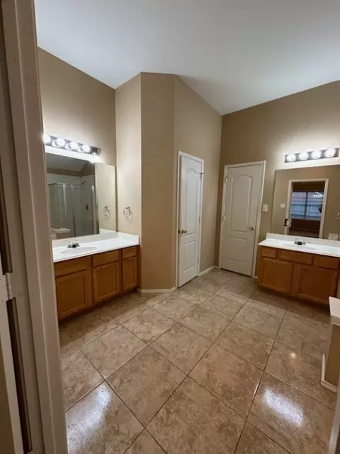 422 E Whitener Rd, Euless, TX 76040 photo 6
