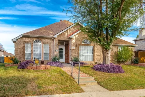 1377 Prairie Dr, Lewisville, TX 75067