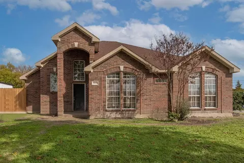 8902 Merritt Rd, Rowlett, TX 75089