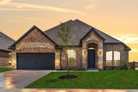 104 Mockingbird Hill Dr, Joshua, TX 76058
