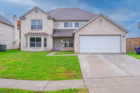 2002 Delaford Dr, Arlington, TX 76002