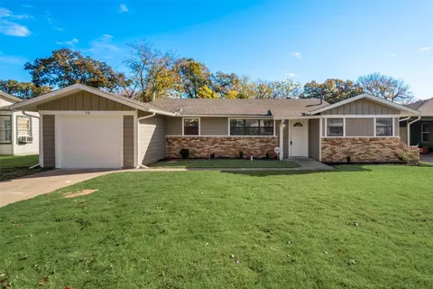 516 Norwood Dr, Hurst, TX 76053