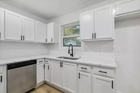 1817 Cunningham St, Irving, TX 75062 photo 9