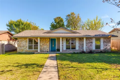 830 Blue Grass Dr, Dallas, TX 75211