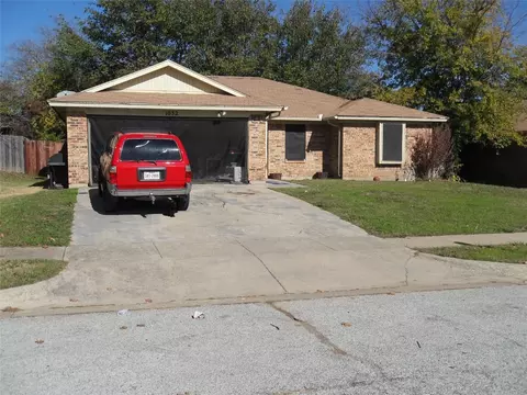 1032 Green Ridge Ter, Saginaw, TX 76179
