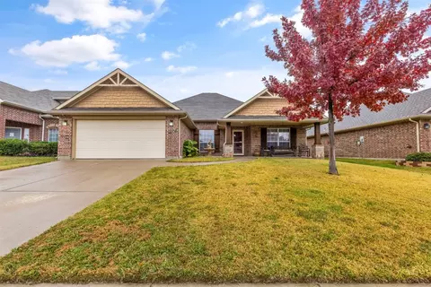 725 Evergreen Ct, Burleson, TX 76028
