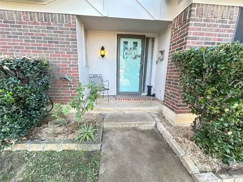 3808 Fox Hollow Dr, Bedford, TX 76021