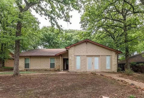425 Misty Oaks St, Azle, TX 76020