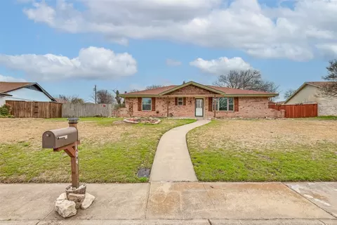 104 Wesley Dr, Desoto, TX 75115
